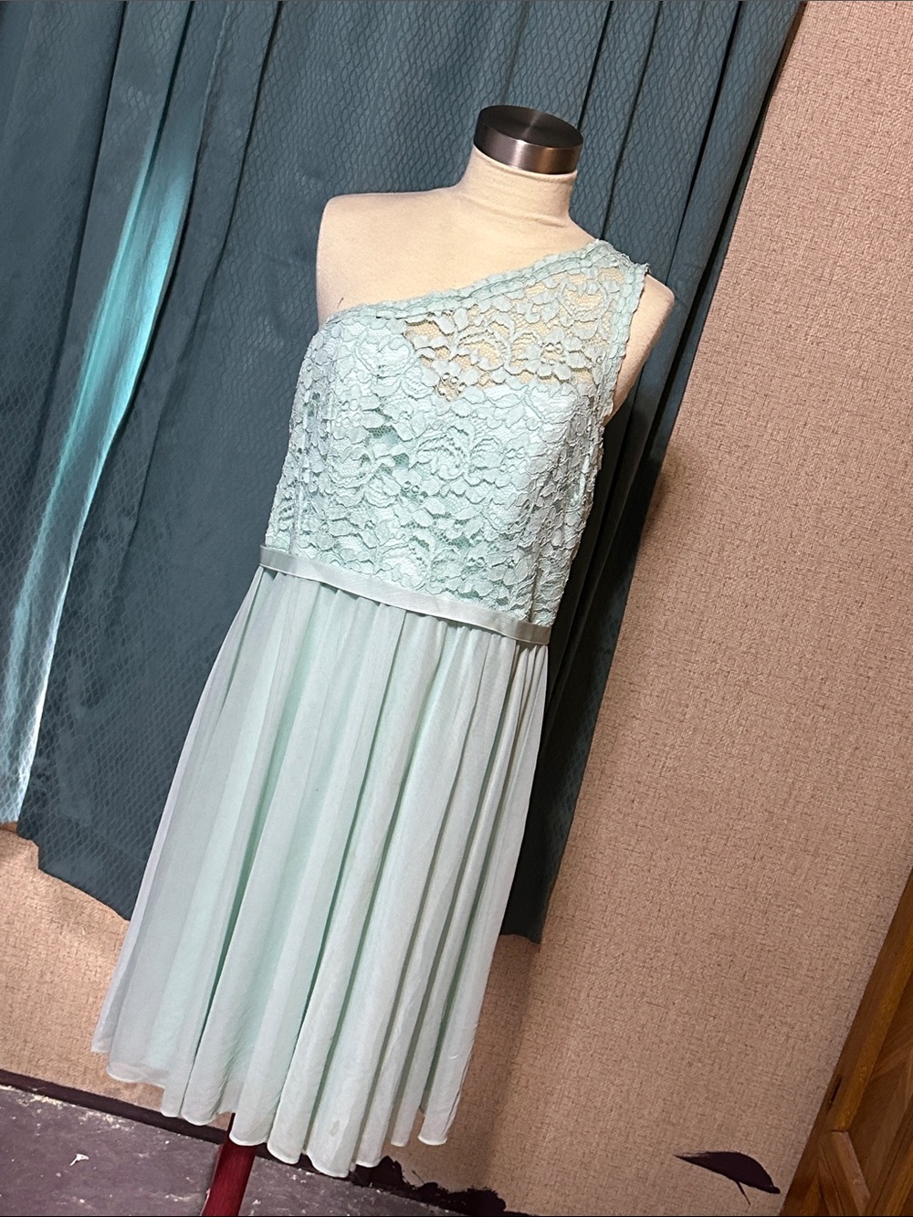 David’s bridal bridesmaid One-Shoulder Lace Chiffon Dress in Mint